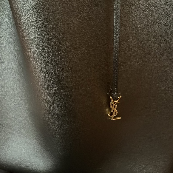 Saint Laurent Tote (Black) - Picture 4 of 11
